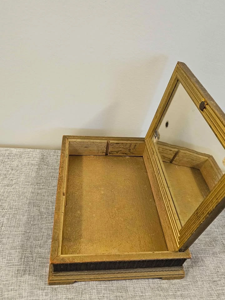 Mid-Century Italian Florentine-style gilded wood jewelry box - photo 3