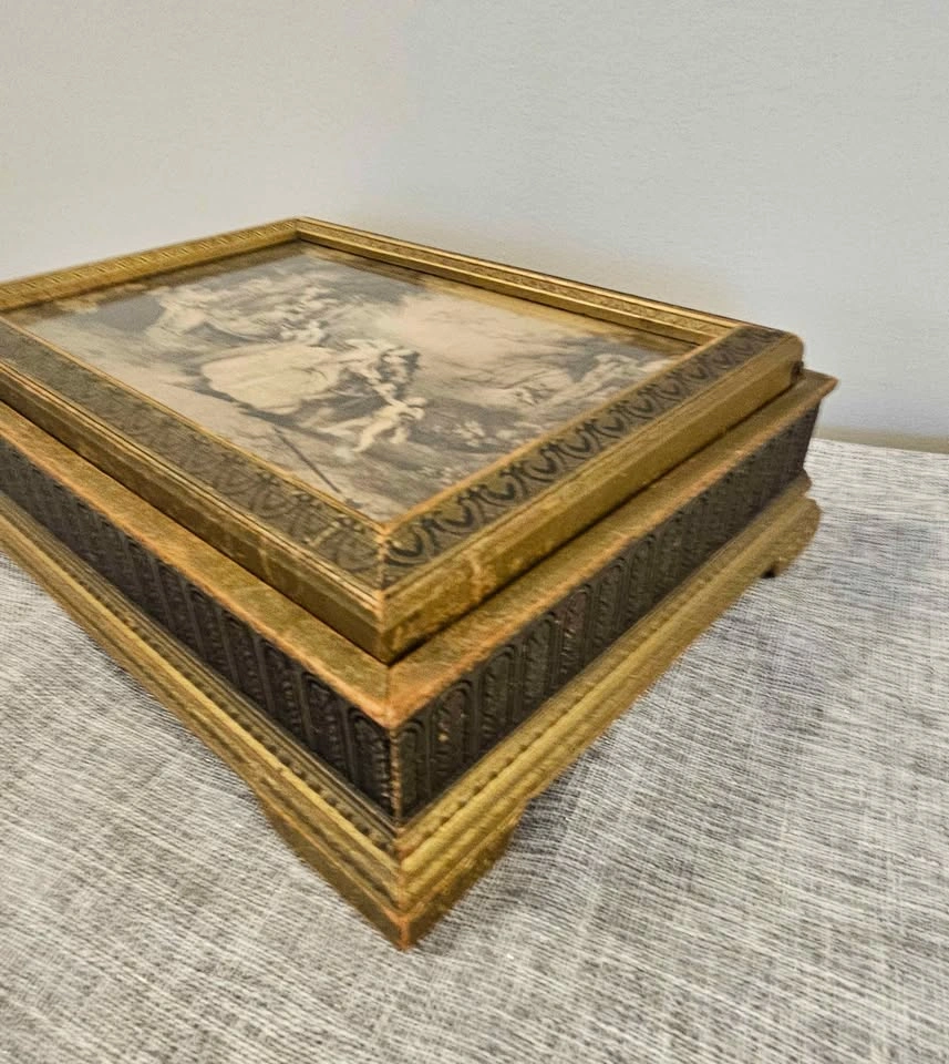 Mid-Century Italian Florentine-style gilded wood jewelry box - photo 4