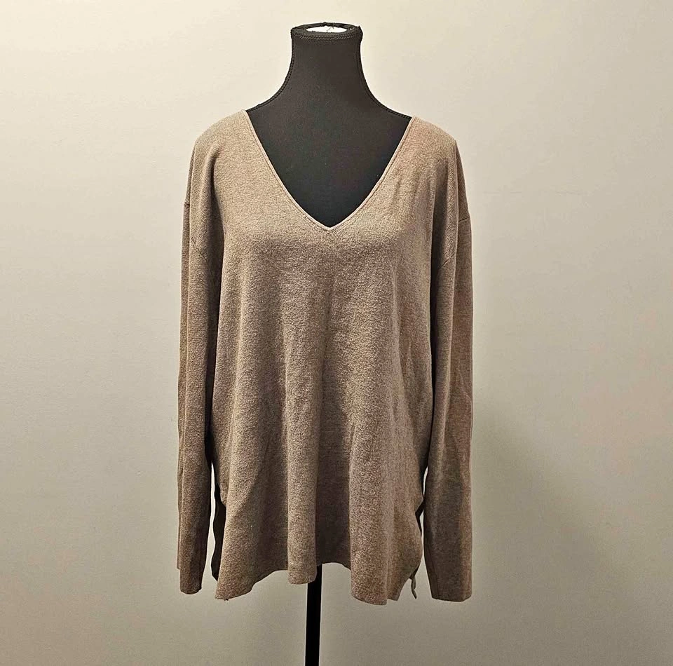 Splendid Taupe V-Neck Lightweight Women's Sweater