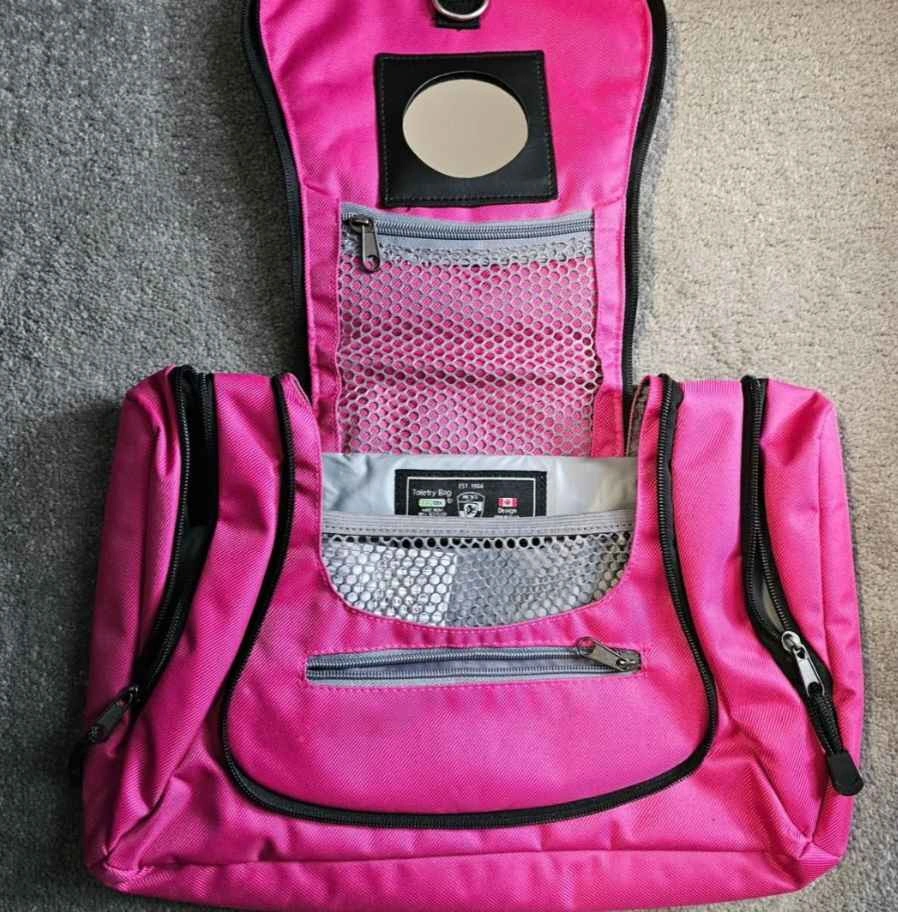 Spacious pink toiletry - photo 2