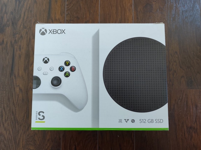 (Delivery) LNIB Xbox Series S w/games