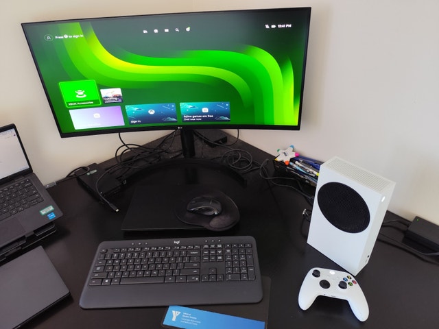 (Delivery) LNIB Xbox Series S w/games - photo 4
