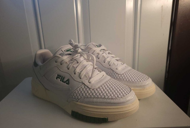Fila Saga white size 9