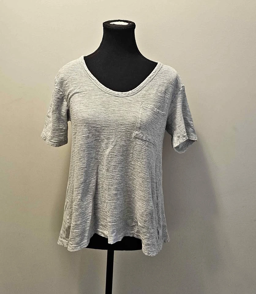 GAP Light Gray Short Sleeve V-Neck Pocket Tee