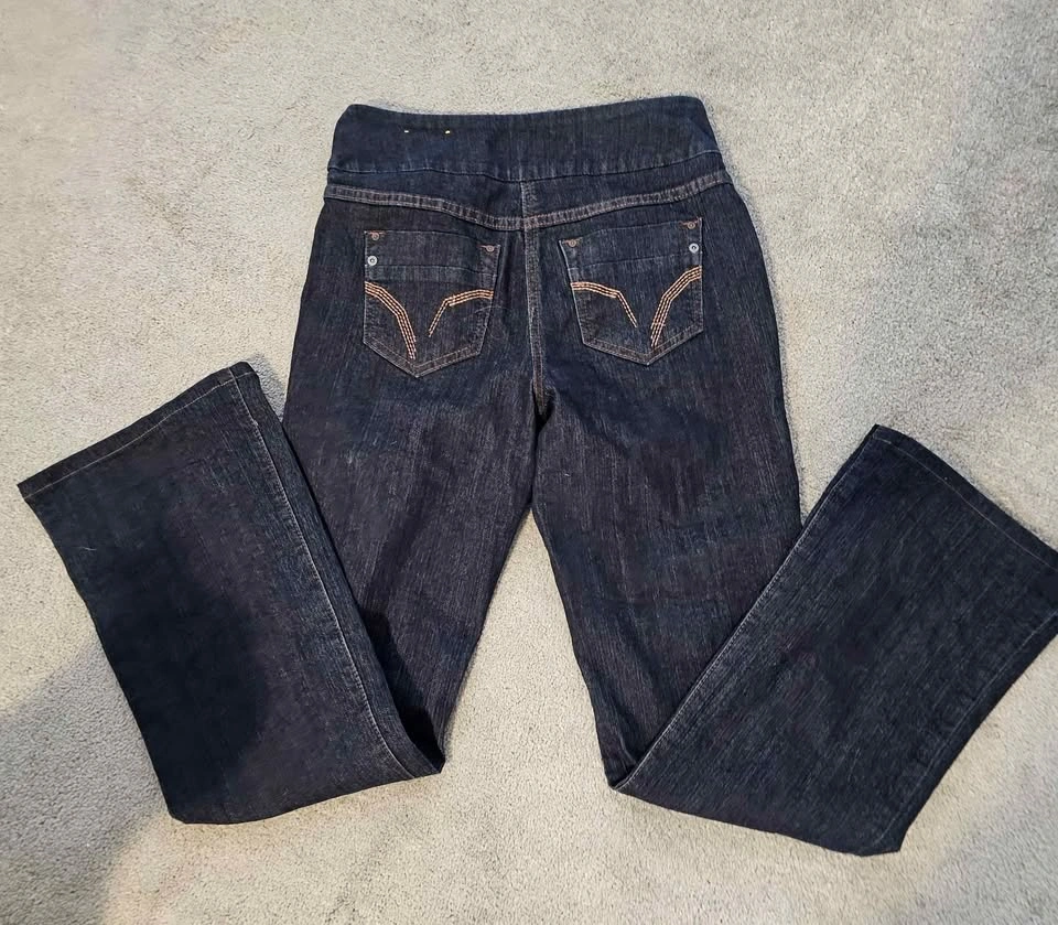 Reitmans Contrast Darkest Blue Flare Jeans - photo 2