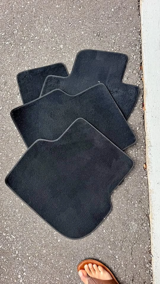 Set of 4 Black Carpet Car Floor Mats