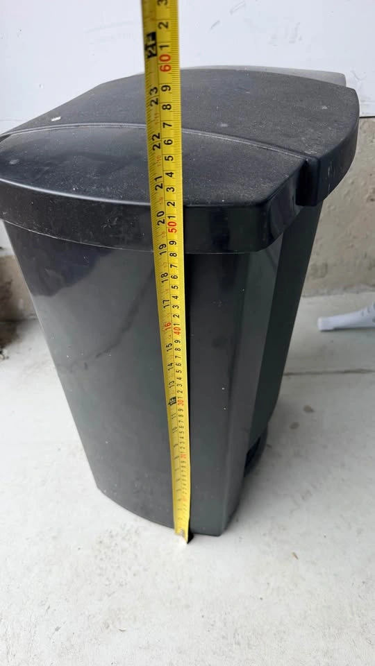 Black Step-On Trash Can - photo 4