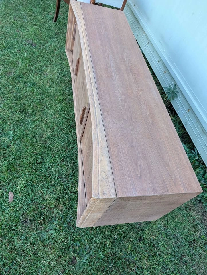 Mid Century modern TV stand, Vintage Deilcraft Walnut Sideboard - photo 3