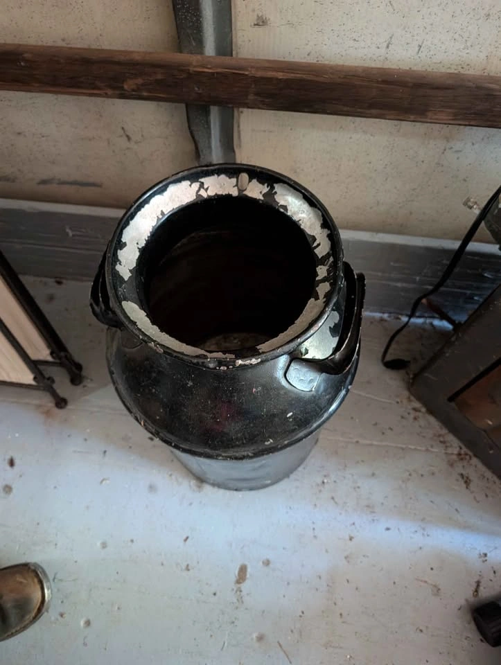 Antique Black Milk Can, Citizen's Dairy, Farmhouse Porch Decor - photo 3