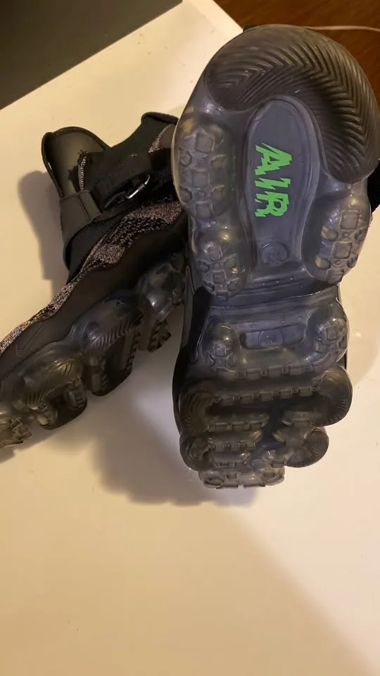 Nike Vapormax Premier Flyknit AO3241-003 Shoes Size 9.5 image indicator(9)