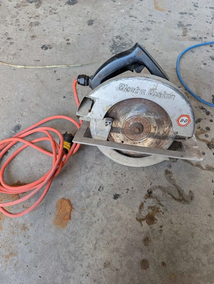 Black & Decker 7.5″ Circular Saw - photo 2