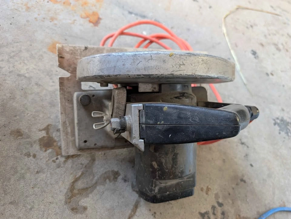 Black & Decker 7.5″ Circular Saw - photo 4