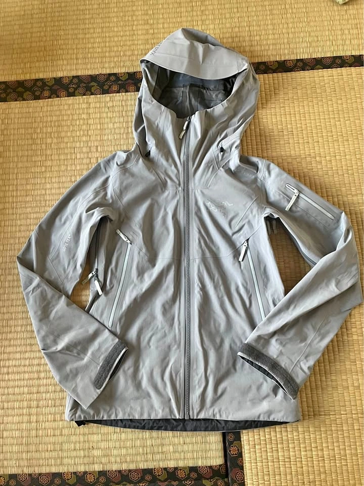 Arc'teryx Alpha SV Women's XS GORE-TEX Jacket