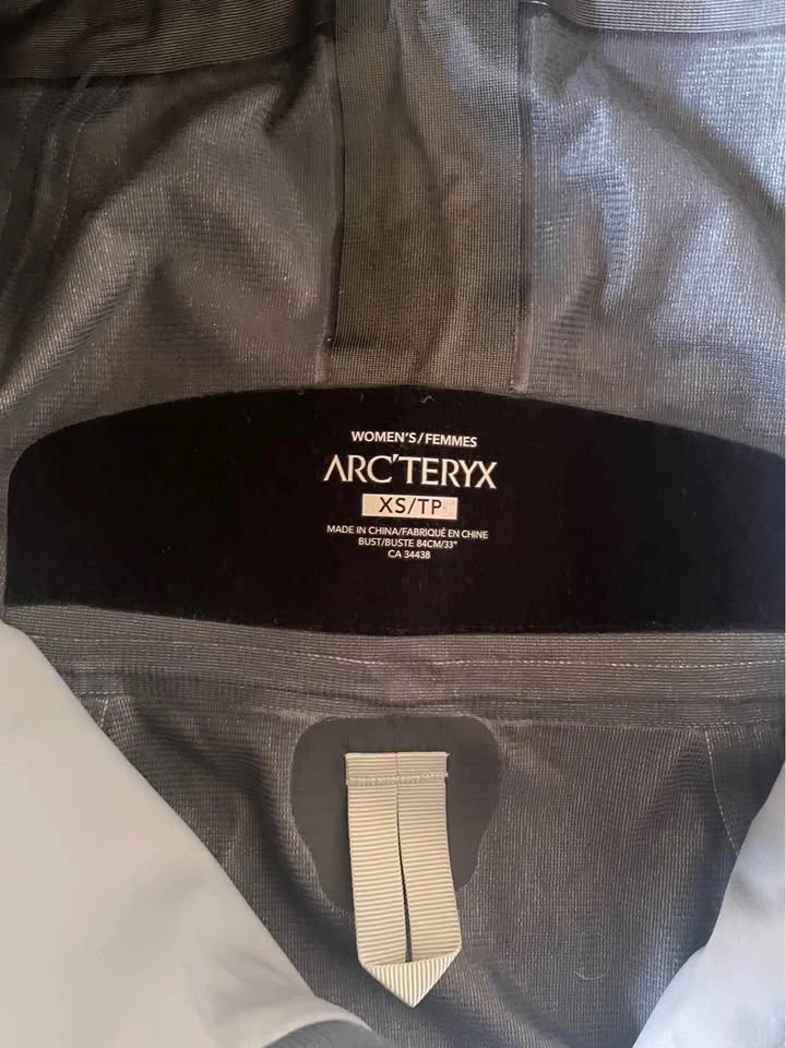 Arc'teryx Alpha SV Women's XS GORE-TEX Jacket - photo 2
