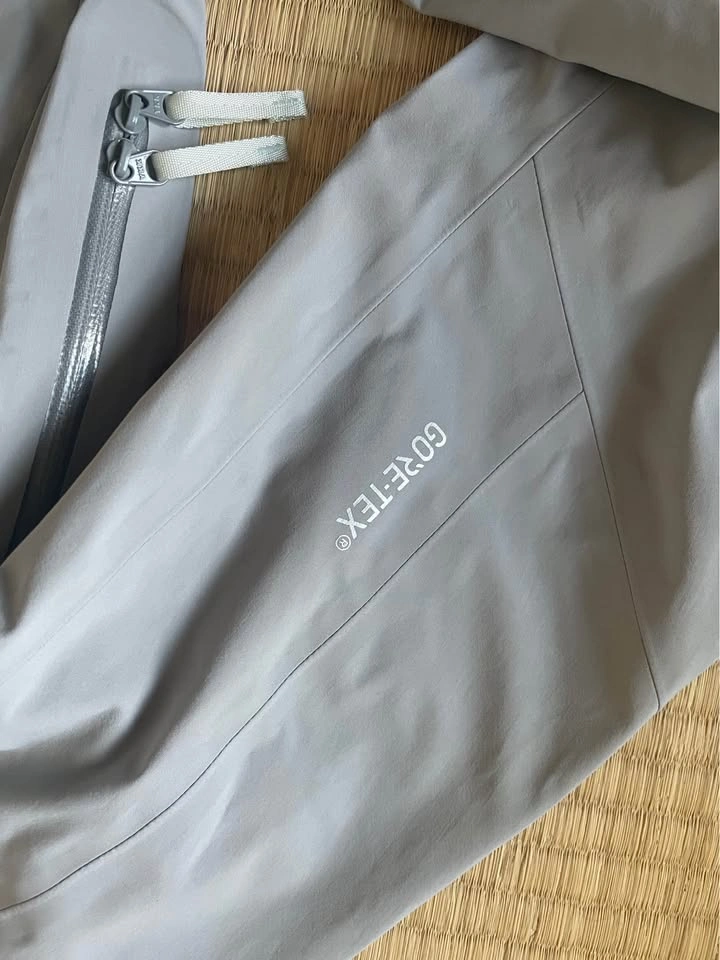 Arc'teryx Alpha SV Women's XS GORE-TEX Jacket - photo 3