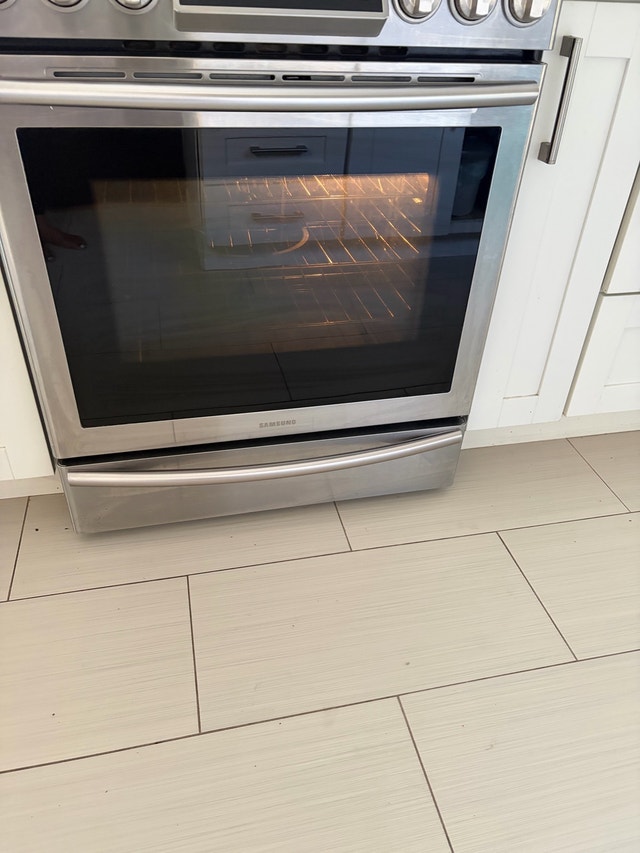 Samsung Slide-In Gas Range -for parts or repair - photo 5