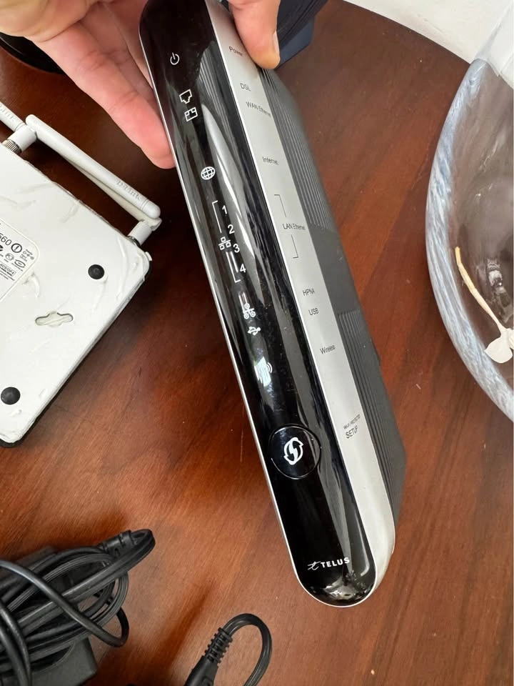 Internet modem and routers - photo 4