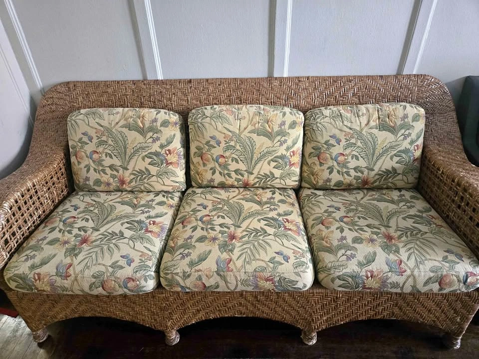 Beautiful 3-Piece Natural Wicker / Rattan Living Room Set