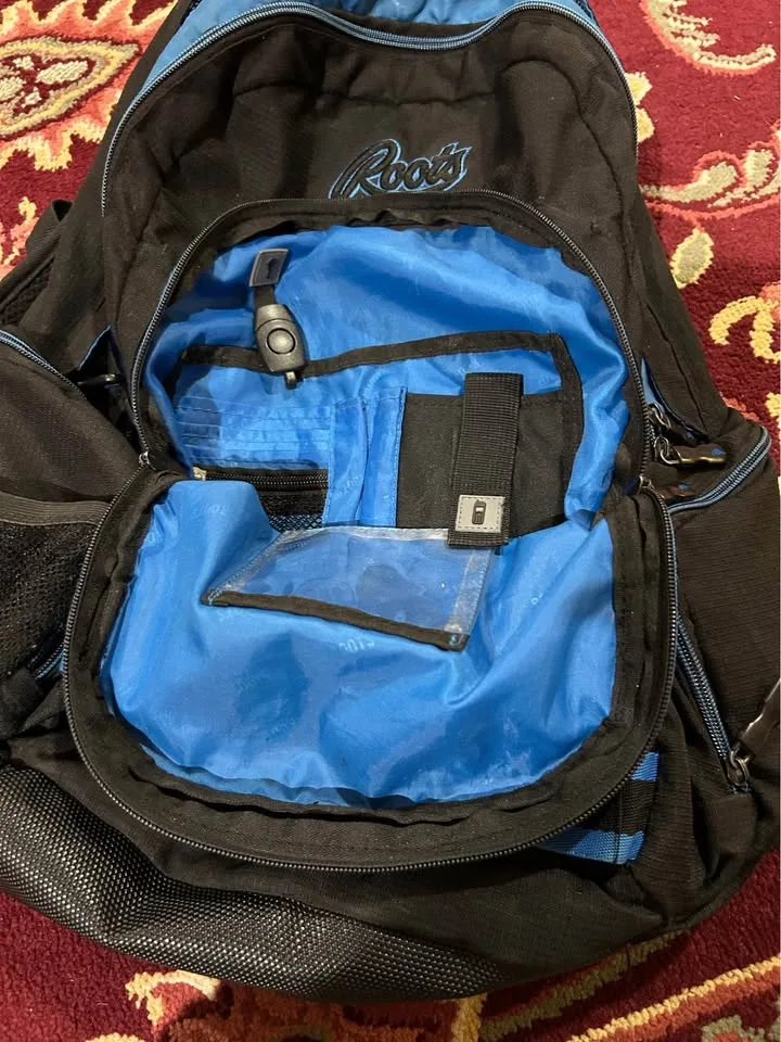 Roots Backpack – Blue/Black (Purchased from Costco) 🎒 image indicator(4)