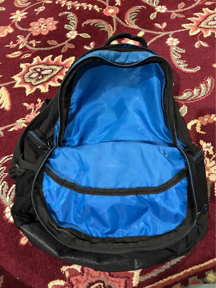 Roots Backpack – Blue/Black (Purchased from Costco) 🎒 image indicator(5)
