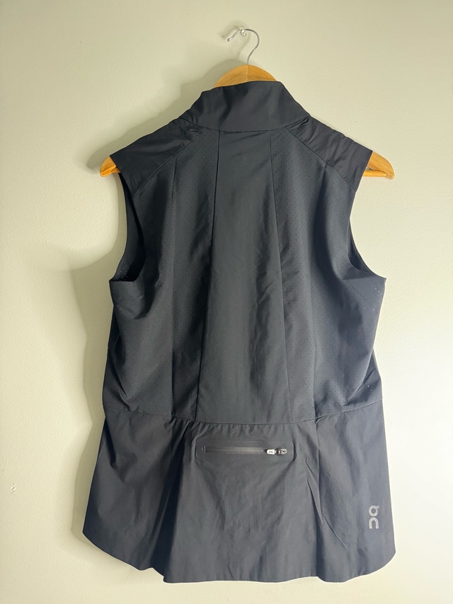 On Women's Weather Vest Black Eclipse Size M BNWT - photo 2