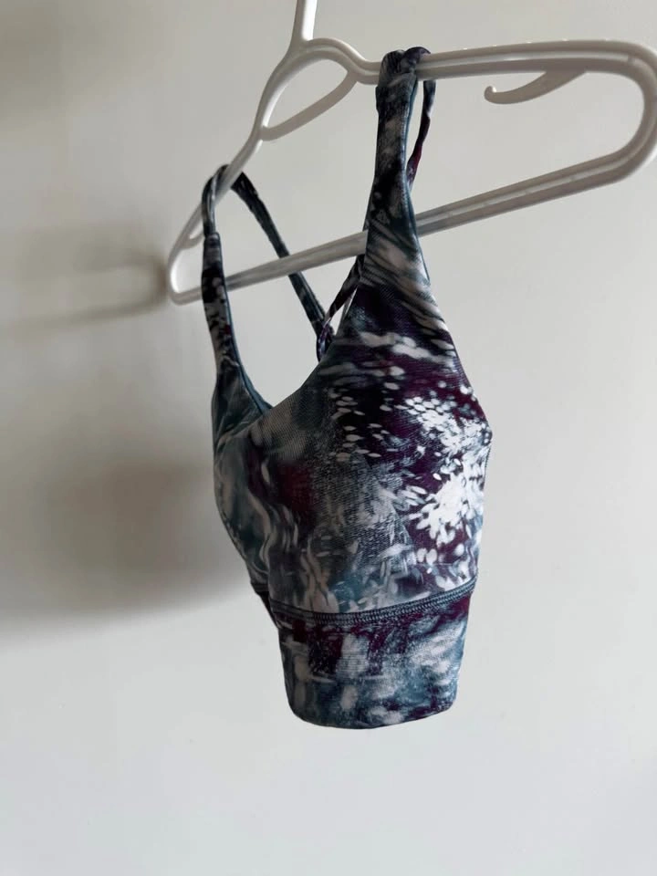Lululemon Sports Bra - Size 6 - photo 2
