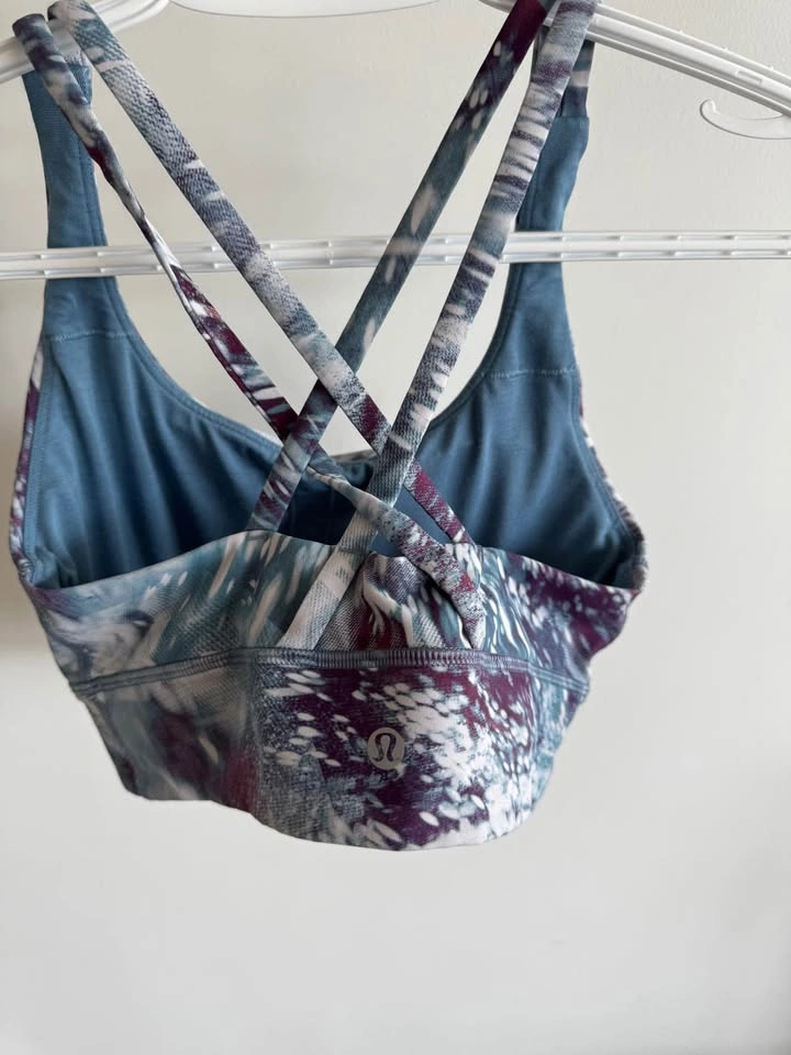 Lululemon Sports Bra - Size 6 - photo 4