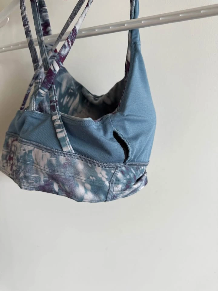 Lululemon Sports Bra - Size 6 - photo 5