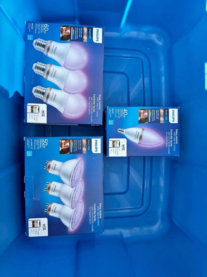 Philips WiZ Smart Bulbs E26, GU10 & E12 - BNIB