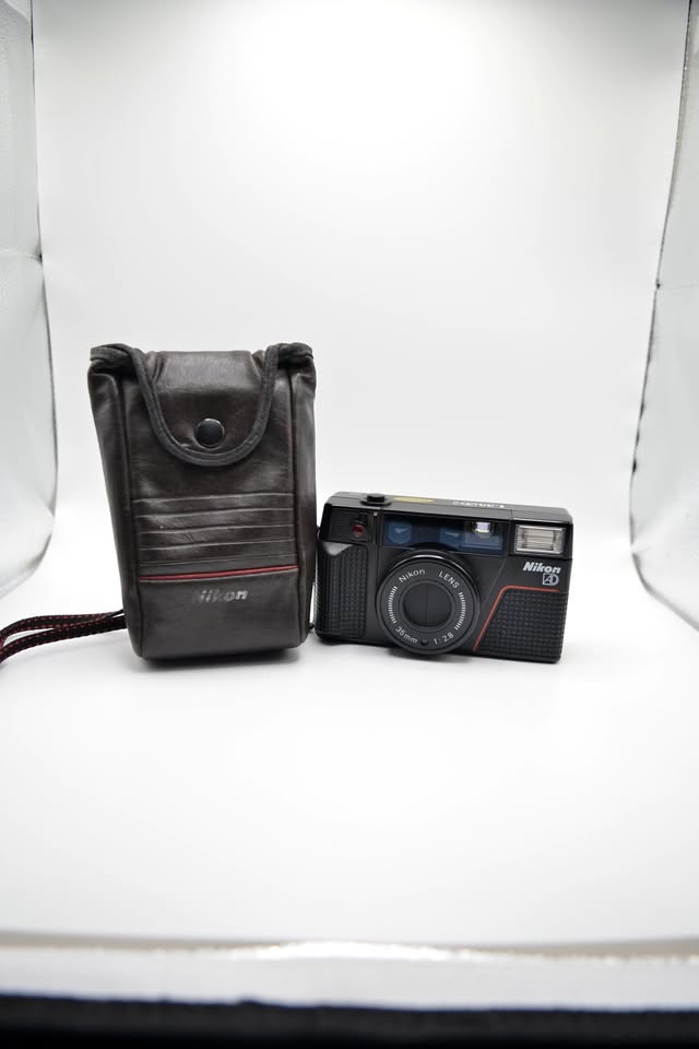 Nikon L35AF – 35mm Film Camera with Case