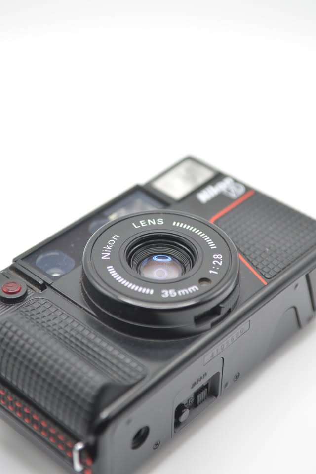 Nikon L35AF – 35mm Film Camera with Case - photo 4