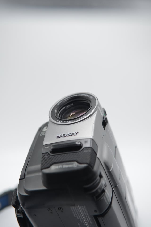 Sony CCD-TRV72 – Hi8 Analog Camcorder - photo 2
