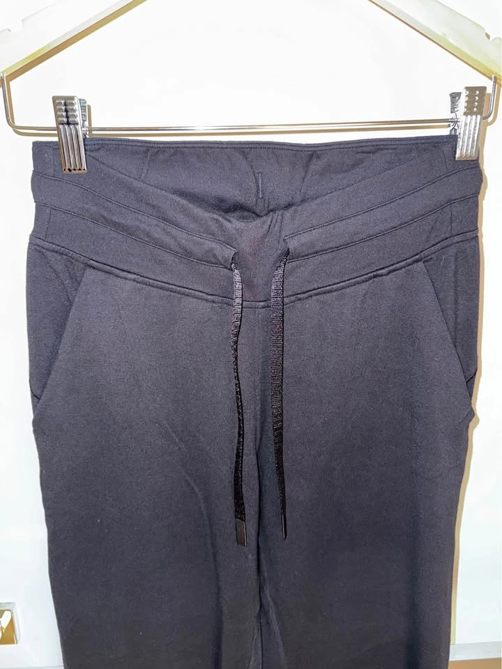 Lululemon Women’s Black Jogger - Size 4 - photo 2