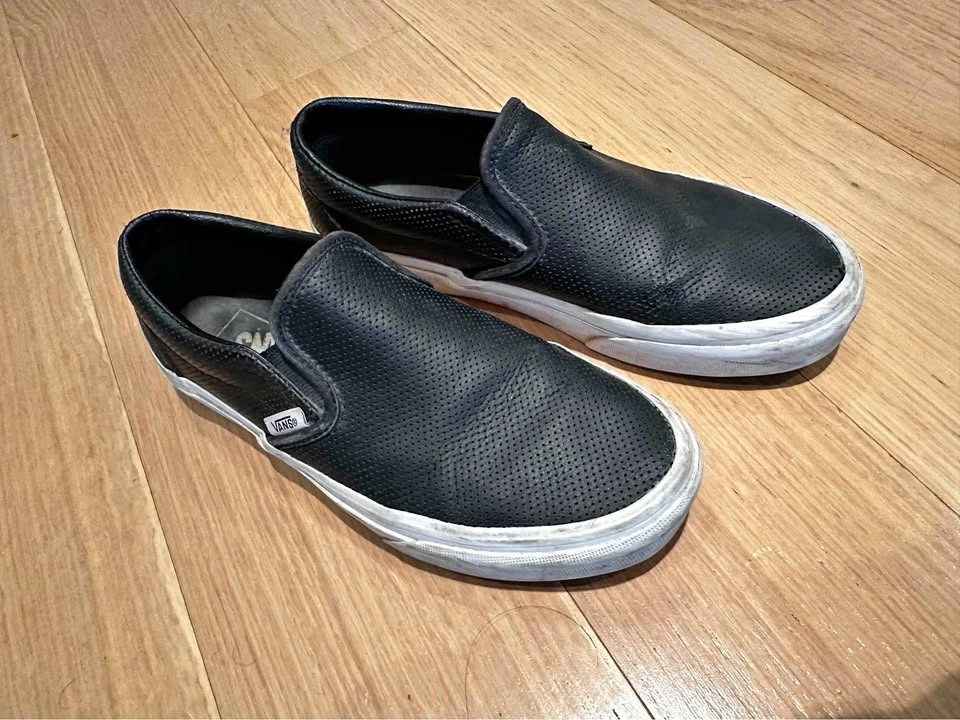 Unisex Vans Slip-on Shoes - Men’s 5 Women’s 6.5