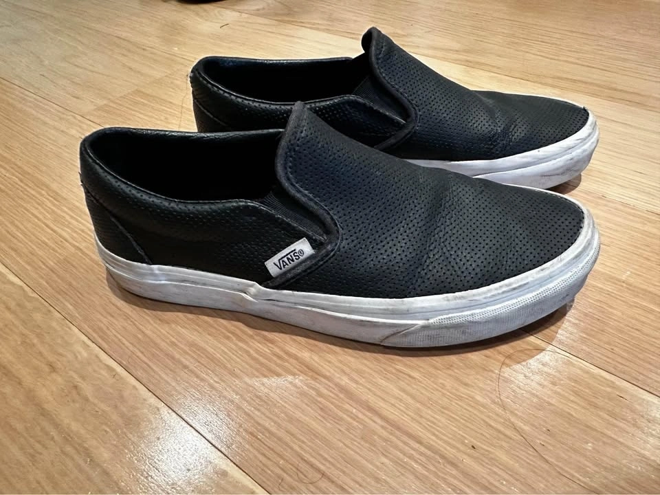 Unisex Vans Slip-on Shoes - Men’s 5 Women’s 6.5 - photo 2