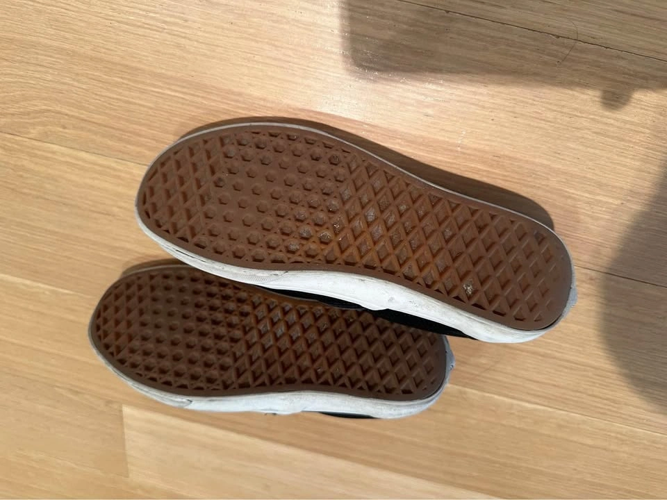 Unisex Vans Slip-on Shoes - Men’s 5 Women’s 6.5 - photo 3