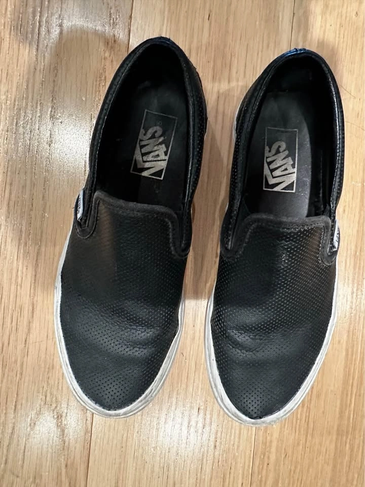 Unisex Vans Slip-on Shoes - Men’s 5 Women’s 6.5 - photo 5