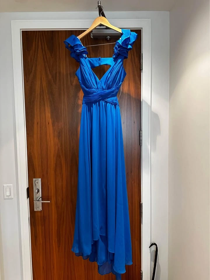 Ever New - Selena Ruffle Shoulder Dress - Size 6 - photo 3