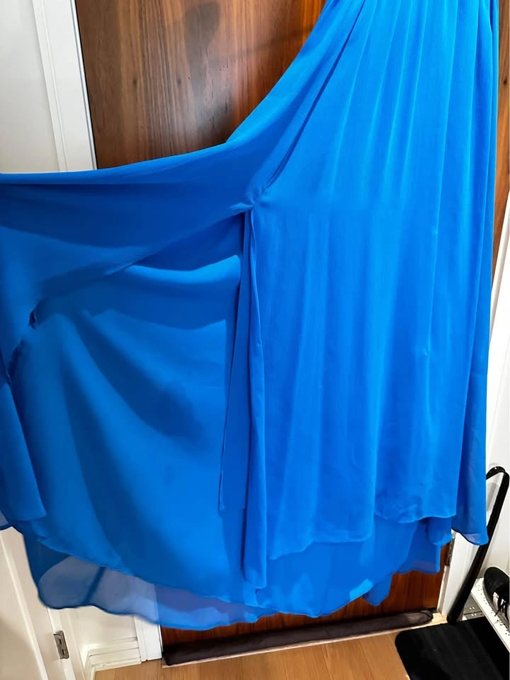 Ever New - Selena Ruffle Shoulder Dress - Size 6 - photo 4