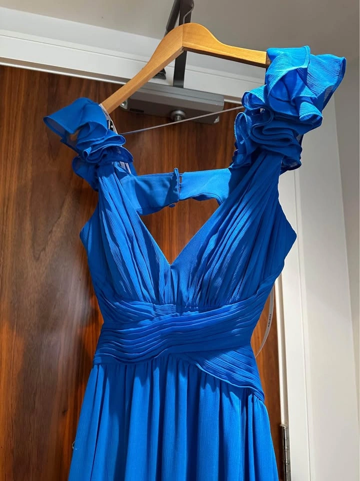 Ever New - Selena Ruffle Shoulder Dress - Size 6 - photo 5