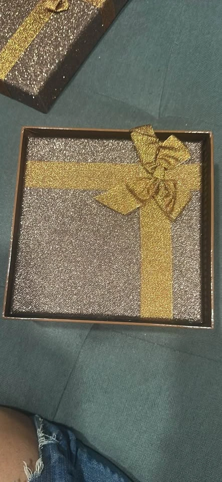 Set of 3 Glitter Christmas Gift Boxes – Gold & Bronze 🎁 - photo 4