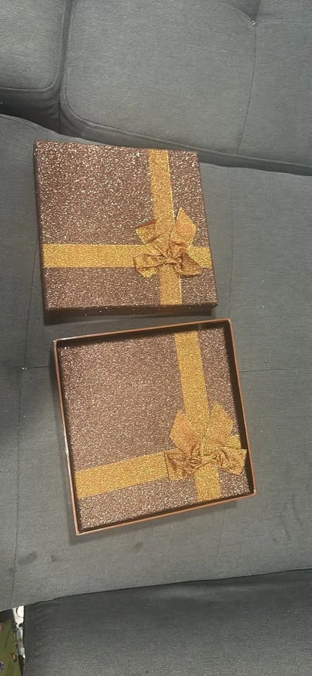 Set of 3 Glitter Christmas Gift Boxes – Gold & Bronze 🎁 - photo 5