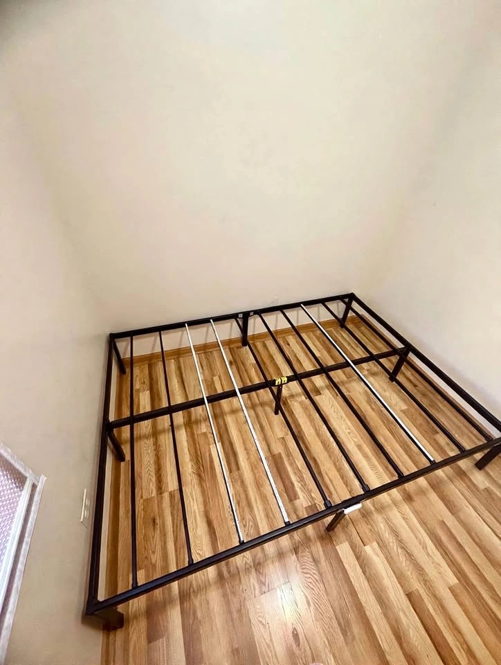 14" Full Metal Bed Frame - Must Go Before Oct 24