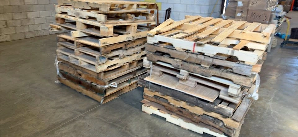 Free Broken Pallets For Repair/Firewood