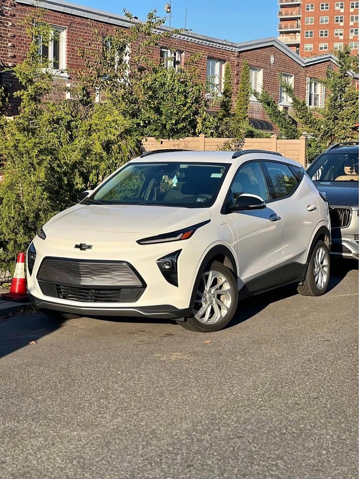 2023 Chevrolet Bolt EUV · 2LT Hatchback 4D