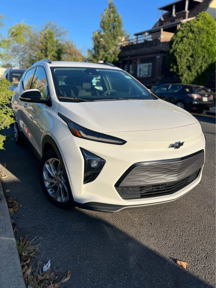 2023 Chevrolet Bolt EUV · 2LT Hatchback 4D - photo 3