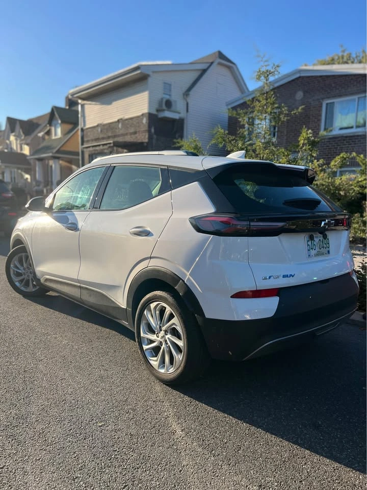 2023 Chevrolet Bolt EUV · 2LT Hatchback 4D - photo 4
