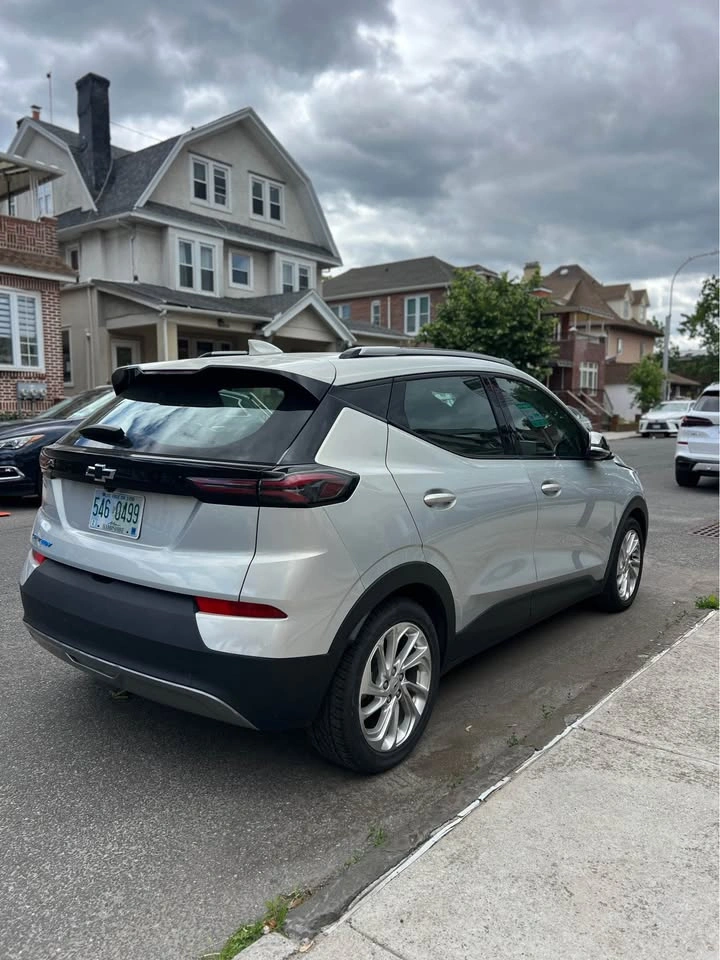2023 Chevrolet Bolt EUV · 2LT Hatchback 4D - photo 5