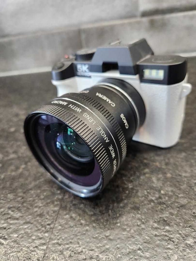 4K Digital Vlogging Camera - Compact Flip Screen - photo 3