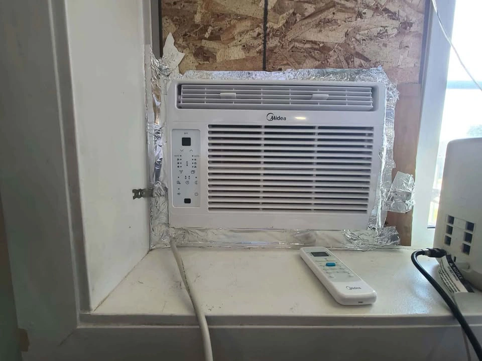 Midea 6,000 BTU Window Air Conditioner MWMWT060CR1A - photo 2
